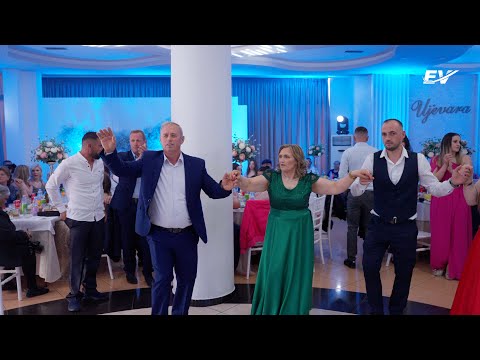 HAPJA E DASMËS - Shihni sa bukur babai hap dasmën me vallen e parë // EV Production