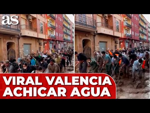La VIRAL FORMA de ACHICAR AGUA en equipo de los vecinos tras la DANA: un ejemplo de todo