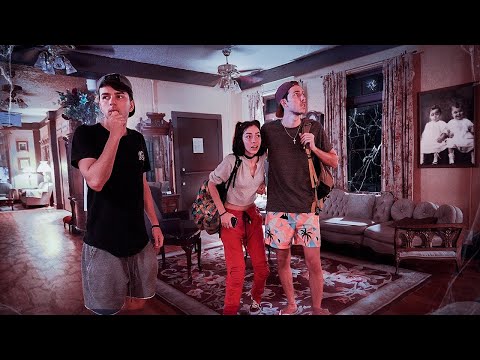 WE SPENT THE NIGHT IN A HAUNTED HOTEL! *for real*