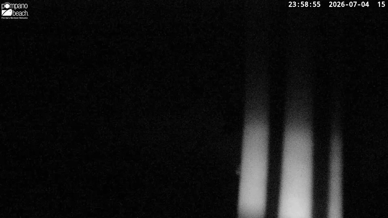 Live webcam view of Underwater Pier Fish Cam