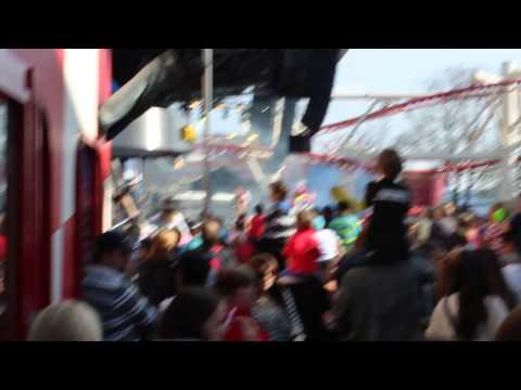 20130510 På grönan och kollar på sean banan mm  1)