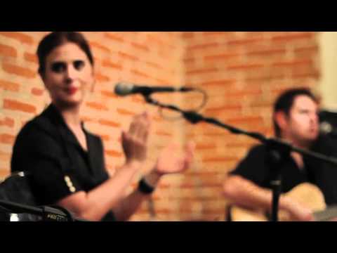 A Manera de Cafe - Laurita Garza (video por David Hinojos)