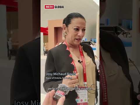 【2026世界旅游城市联合会北京香山旅游峰会】5秒钟无缝换上中国传统服饰，让写满好奇的外国面孔直呼&ldquo;太美了&rdquo;
