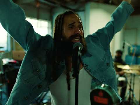 Keznamdi - Time (Live Performance)