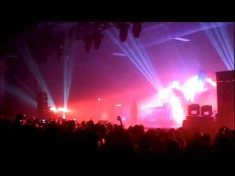 Wiz Khalifa Performs "Remember You" For The First Time LIVE