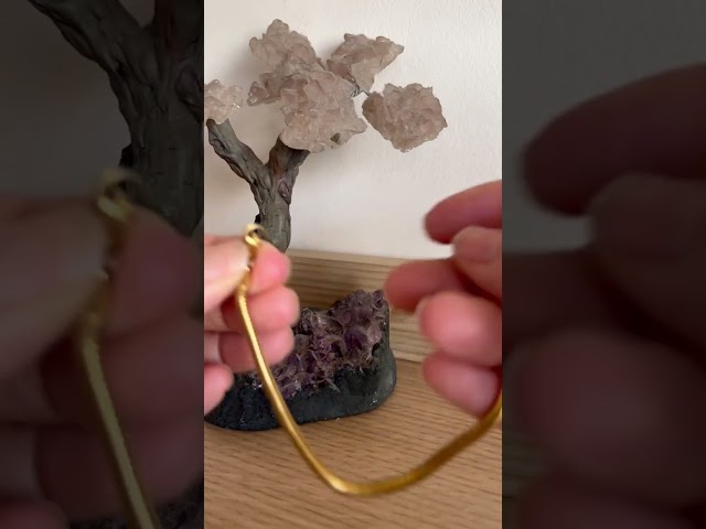 Vídeo relacionado con Joo&Rind Pulsera Trébol Dorada para Mujer con Circonitas Cúbicas Bañado en Oro 21K Brazalete de Acero Inoxidable Joyería Impermeable Regalo Elegante para Ella