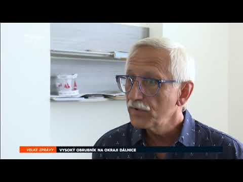 VYSOKÁ OBRUBNÍK NA OKRAJI DÁLNICE D5