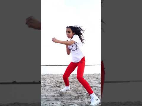 Amira Tahri sparring with Dutch Performante on the beach