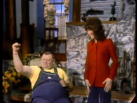 DONNA FARGO sings SUPERMAN - to JUNIOR SAMPLES ! Hee Haw 1973