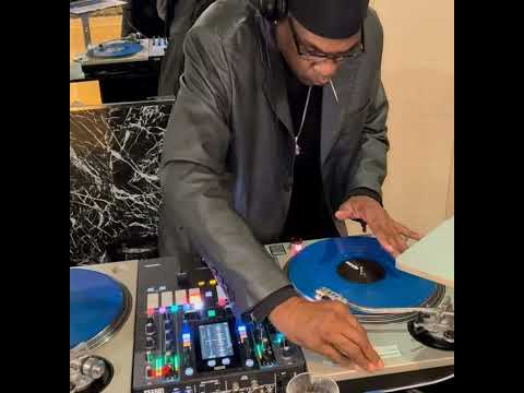 Grandmaster Vic - Queens Get The Money, Risin' to the Top!