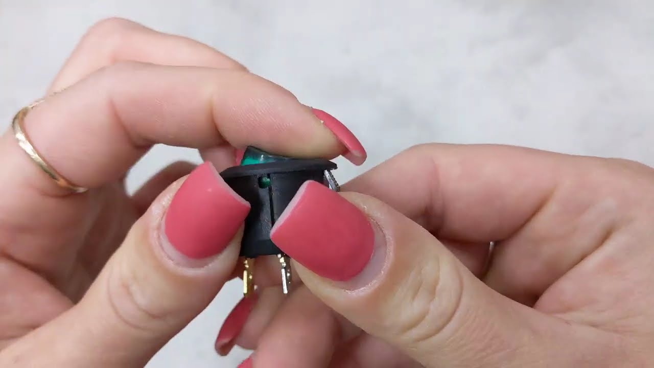 Переключатель АСКО-УКРЕМ KCD1-5-101N GR/B 1-клавишный зеленый с подсветкой A0140040072