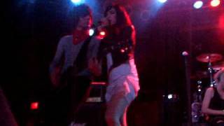 The Veronicas- Mother Mother (live)