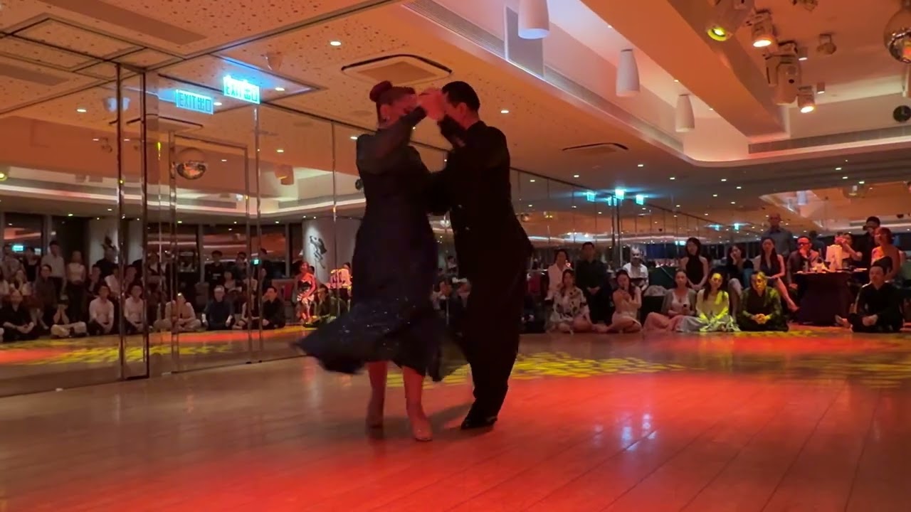 Suyay Quiroga y Jonny Carvajal in HK - Jun 2016 1-4 
