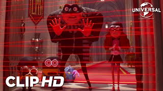 Clip - Fuerzan la entrada de la oficina