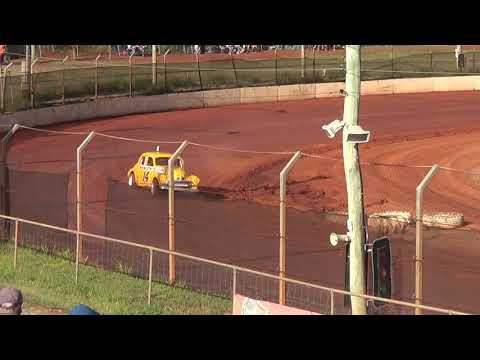 Maryborough speedway Nostalga sedans heat 1