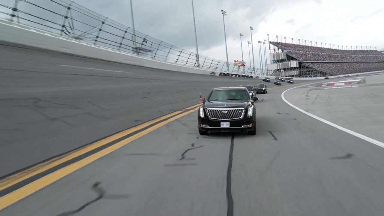 Donald Trump takes laps at Daytona 500