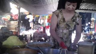 preview picture of video 'Cao Lau in Hoi An market'