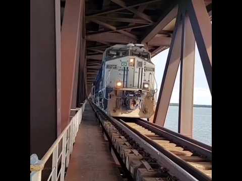 Atravessando a Ponte Rodoferroviaria em Rubinéia-SP