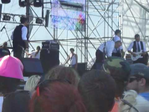 Bazant Pohoda 2010 - BLAS - Prajem si aby aj krysy dolu v prizemi utkali z hodvabu hojdaciu siet