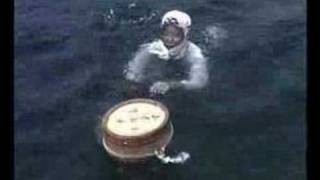 preview picture of video 'Pearl diving and children in Japan 1960 昭和の日本'