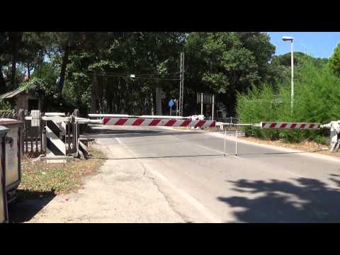 Passaggio a livello di via Giuseppe di Vittorio in HD - Cervia (RA) // Level Crossing