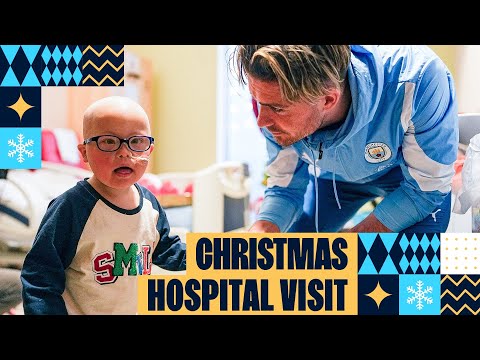 Jogadores do Manchester City levam presentes de Natal para crianças em  hospital; VÍDEO - Rádio Capital Fm