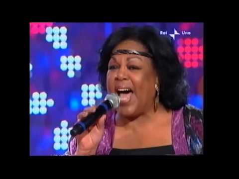 ROBERTA KELLY PERFORMS "ZODIACS" (LIVE 2008)