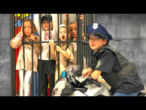 U samo 24 SATA postali smo PILOTI, STJUARDESE, INFLUENCERICE, VATROGASCI, POŠTARI, POLICAJCI ...