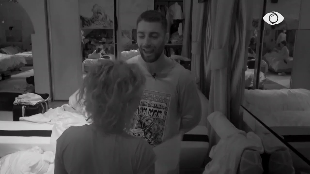 “Ku të shtrihem?”/ Meritoni e zgjon nga gjumi, Egla: Po ik pirdhu, i pacip