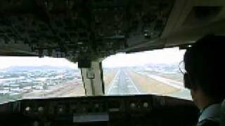 preview picture of video 'Boeing 767-300 Landing at Guayaquil Cockpit view, final approach'