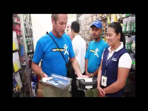 Letsshare Volunteer project: A gay hairdresser gets clippees in a pink box