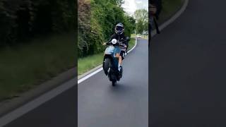Download lagu Vespa Wheelie #vespa #vespaindonesia #2stroke #shorts mp3