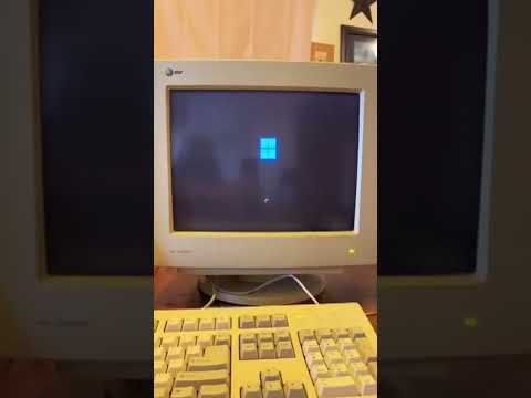 Установил Windows 11 на старый компьютер 1990 года