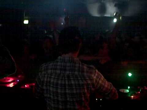Andy C on 3 decks & Dynamite MC @ Stealth (Part 1)