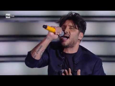 Fabrizio Moro omaggia Sergio Endrigo con "Lontano dagli occhi" - Una Storia da Cantare 15/02/2020