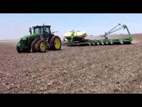 John Deere 1775NT ExactEmerge High Speed Planter