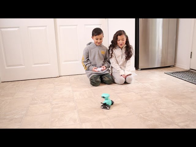 Vídeo relacionado con Ophy Robot para niños, Innovadora Función de Proyección, Robot Teledirigido con Control de Gestos, Ojos LED, Música, Juguetes Robots niños y niñas de 3 4 5 6 7 8 9 10 11 12,Víspera de Todos los Santos