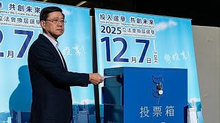 Hong Kong celebra unas elecciones legislativas marcadas por el incendio que dejó decenas de muertos