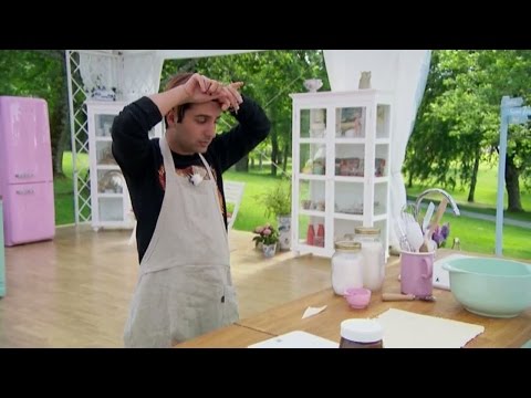 Daniel Paris distraheras av "hunkiga" Johan Sörberg - Hela Sverige Bakar (TV4)