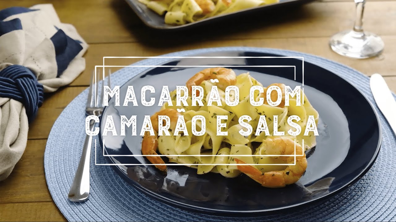 Macarrão com camarão e salsa