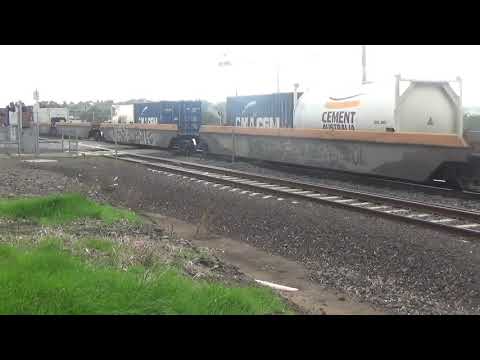 A late 4AM5 passes through Anakie Road