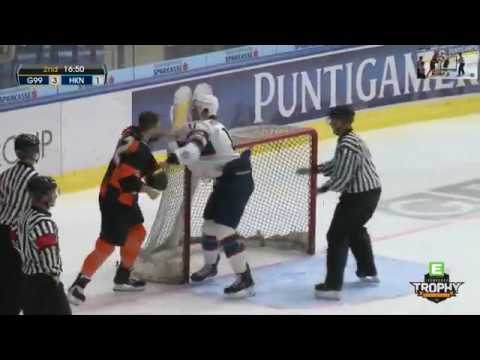 Versteeg počas bitky zahodil súperovi prilbu