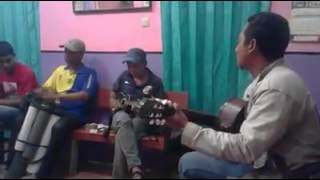 Download lagu Pengamen Kreatif - Edan Turun mp3 Download lagu Pengamen Kreatif - Edan Turun mp3