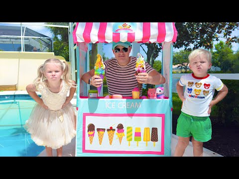 Naomi Plays Ice cream Shop!