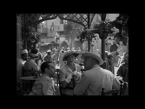 Pickpocket Curt Bois Robs Norma Varden and Gerald Oliver Smith in Casablanca (1942)