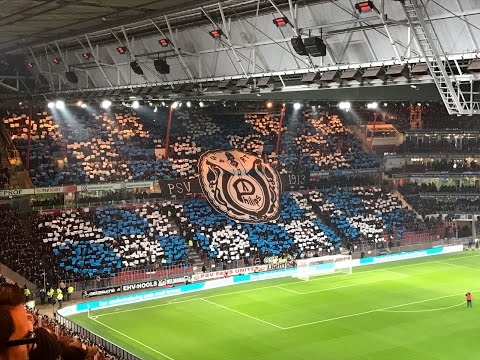 Sfeeractie tijdens de opkomst PSV-ADO Den Haag : 26/11/2016 : Lighttown Madness : PSV 1913