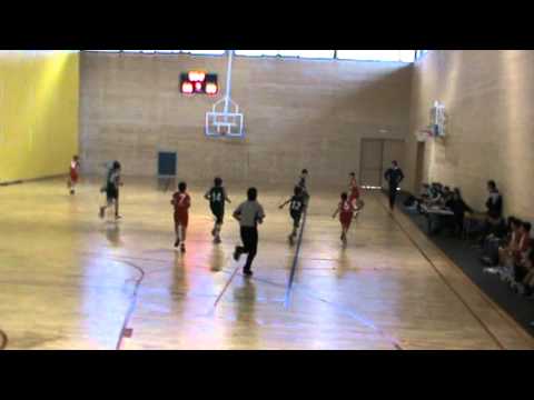 Entrada i falta rebuda Sergi Soler al partit CB i UM Mini Blanc - Cerdanyola A. Febrer 2011