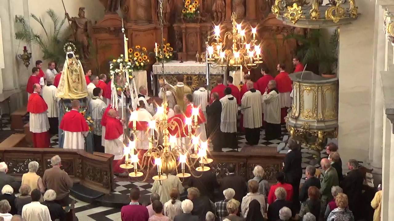 Feierlicher Einzug zur Festmesse