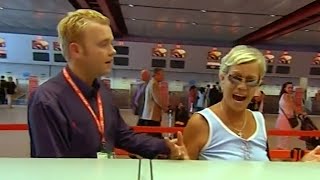 Download lagu angry airline passenger gets arrested mp3