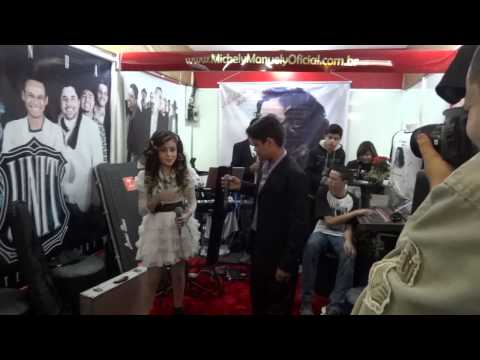 Isac santos e Michely Manuely cantando Fidelidade na EXPO CRISTÃ 2012